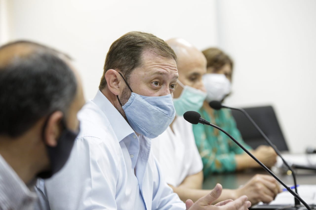 “La única forma de controlar la cantidad de contagios es disminuyendo la circulación”