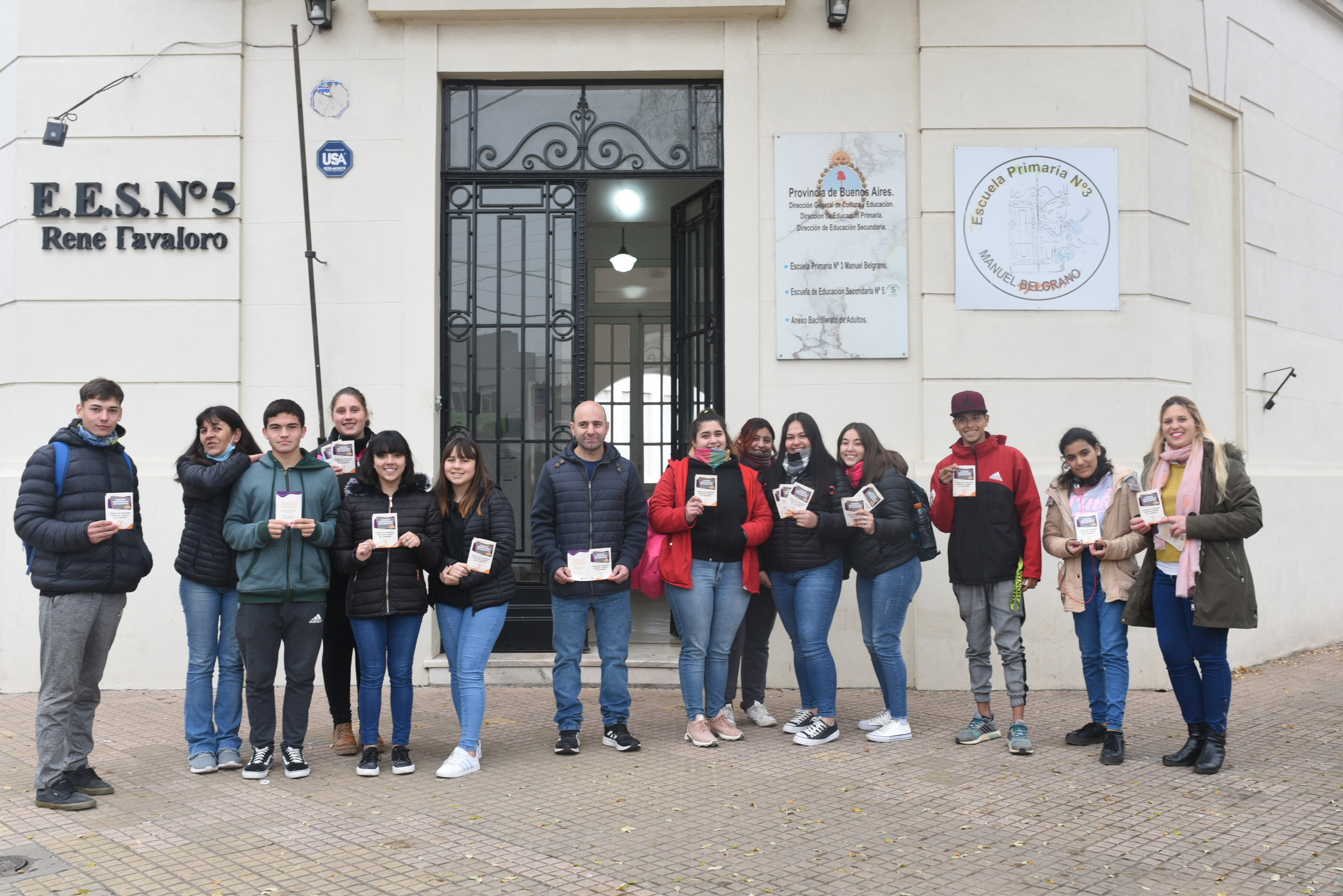 Zoonosis y alumnos de la E.E.S N° 5, juntos por la tenencia responsable
