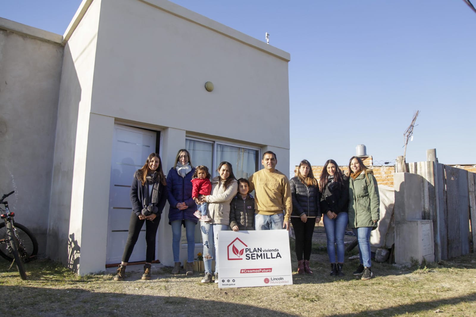 Una nueva familia linqueña concretó el sueño de la casa propia