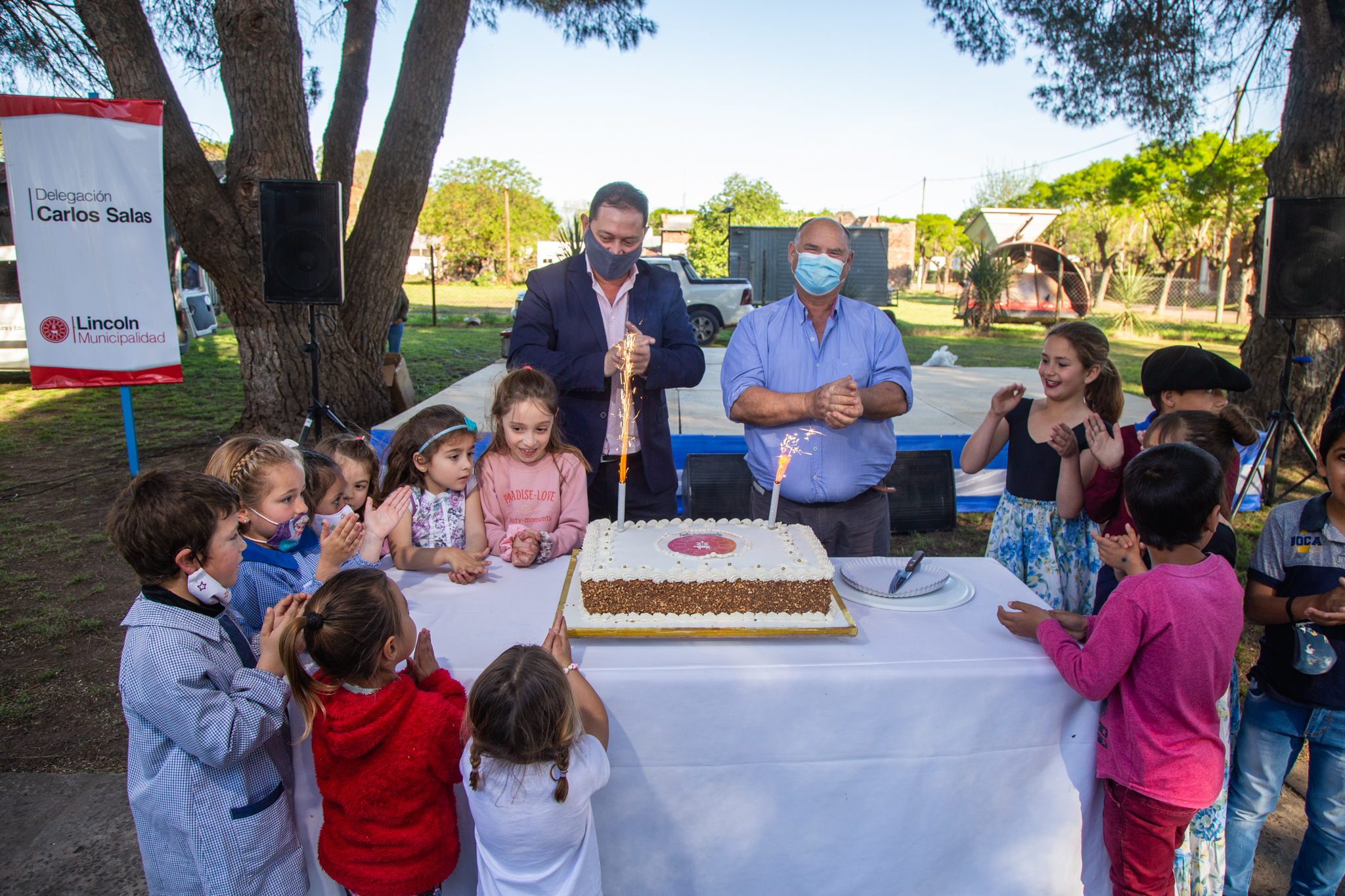 Los vecinos de Carlos Salas celebraron el cumpleaños de la localidad con música, baile y alegría