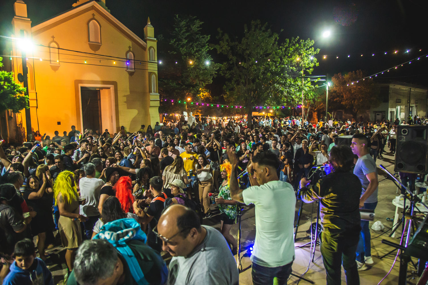 El Carnaval continúa desfilando en las localidades