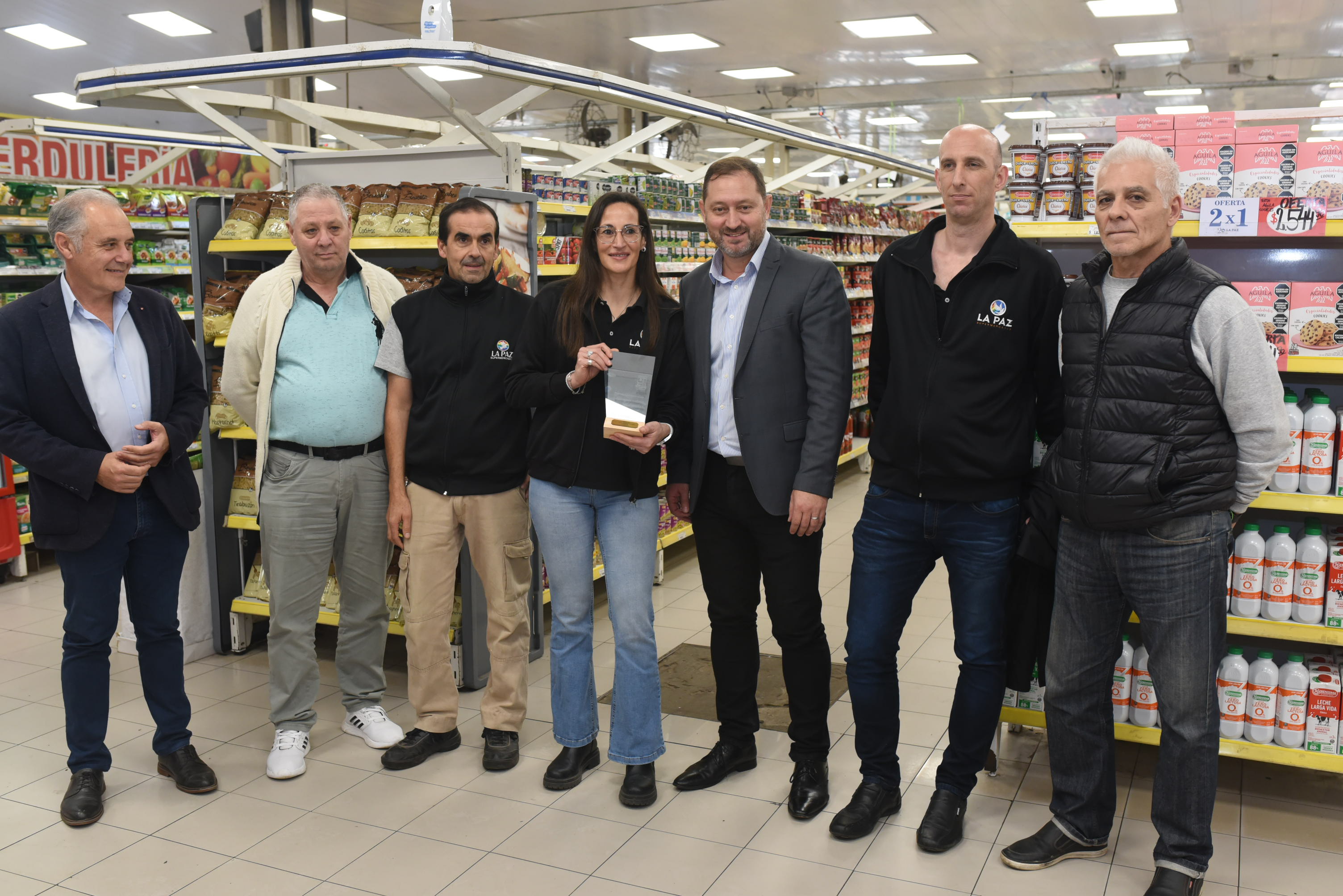 El intendente Serenal distinguió a la cooperativa "La Paz" por sus 20 años de trayectoria y vigencia