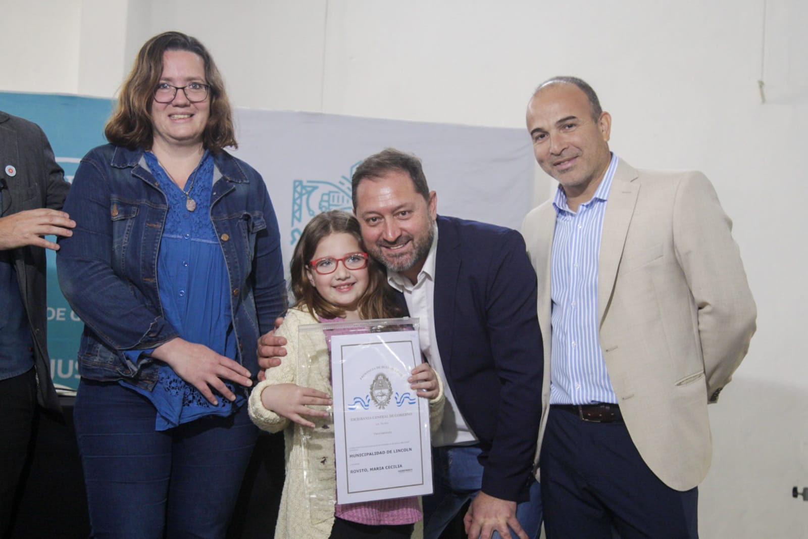 Serenal encabezó la entrega de 174 títulos de propiedad