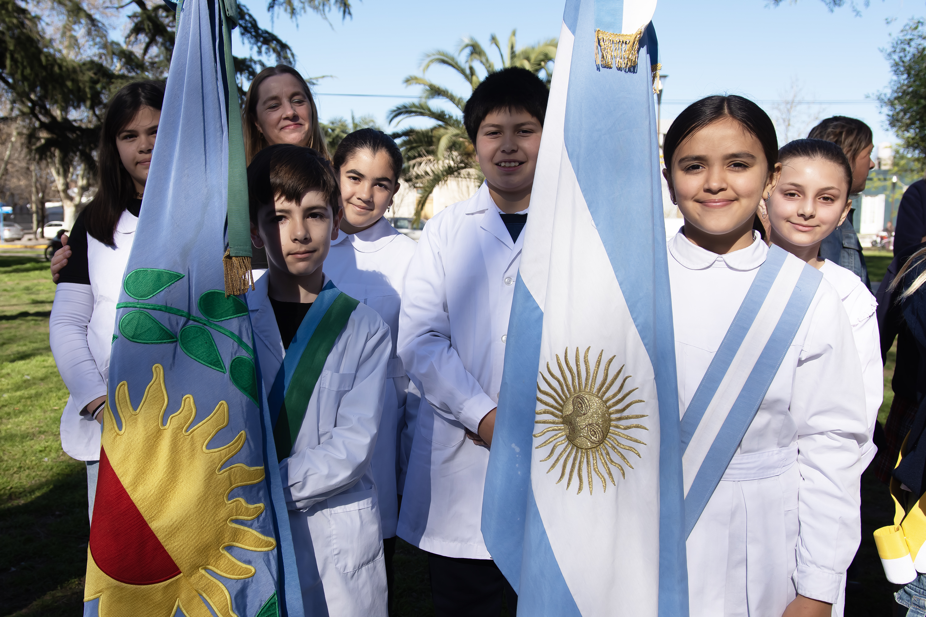 En plaza Sarmiento, la comunidad de Lincoln conmemoró el "Día del Maestro"