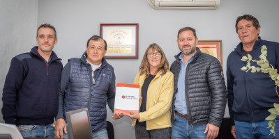 El municipio formalizó la donación de un terrero a los Bomberos Voluntarios
