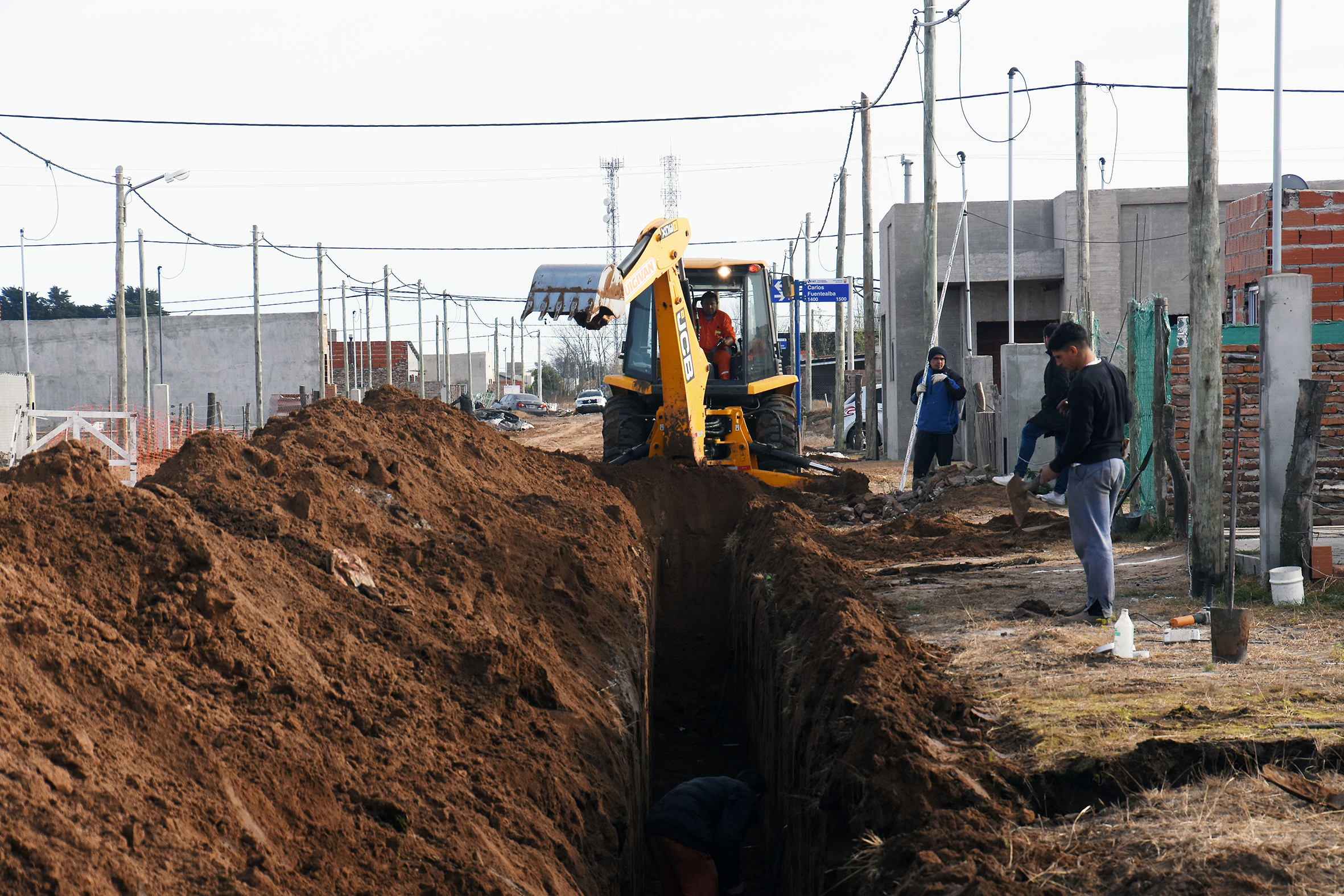 Ya se completó casi un 70% de la obra de cloacas del barrio Cura Brochero