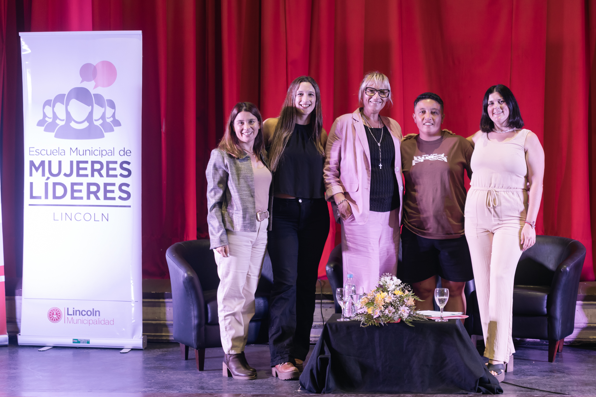 Se realizó el conversatorio “Mujeres x Mujeres” en el Porta pía