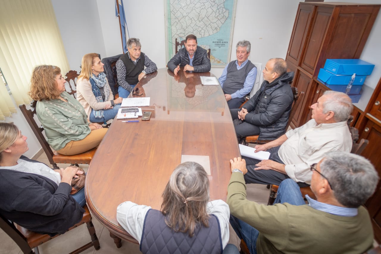 En Pasteur, el Ejecutivo y la Cooperativa Eléctrica sellaron el acuerdo para la ampliación del tendido eléctrico