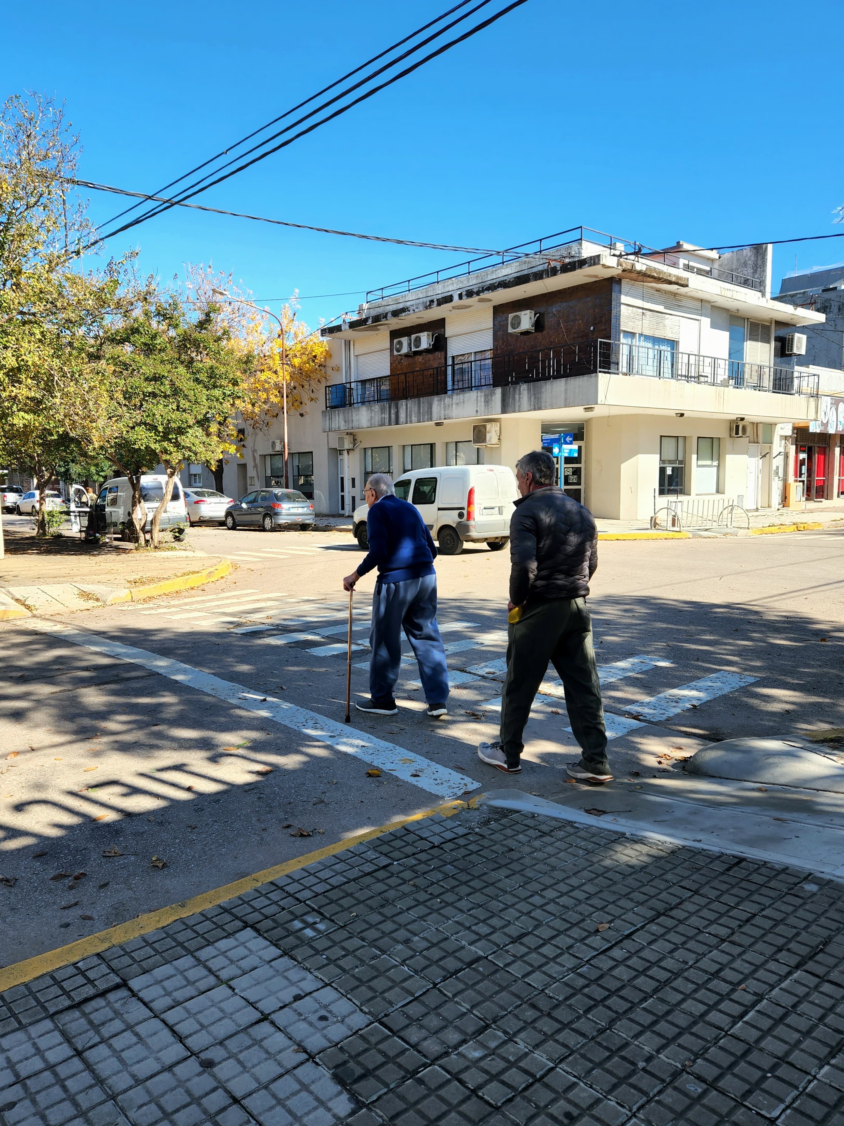 Se construyen nuevas rampas de acceso en veredas de la ciudad