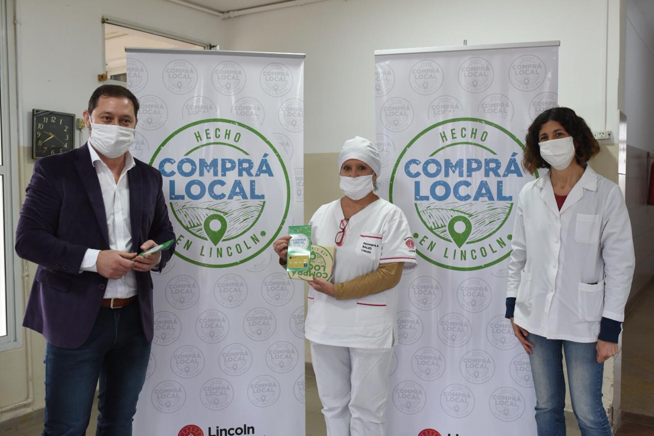 Entregaron las primeras tarjetas de “Comprá Local” a los empleados municipales
