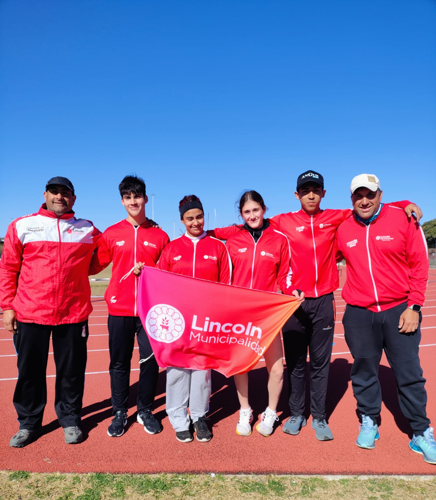 Jóvenes atletas participan en torneo nacional