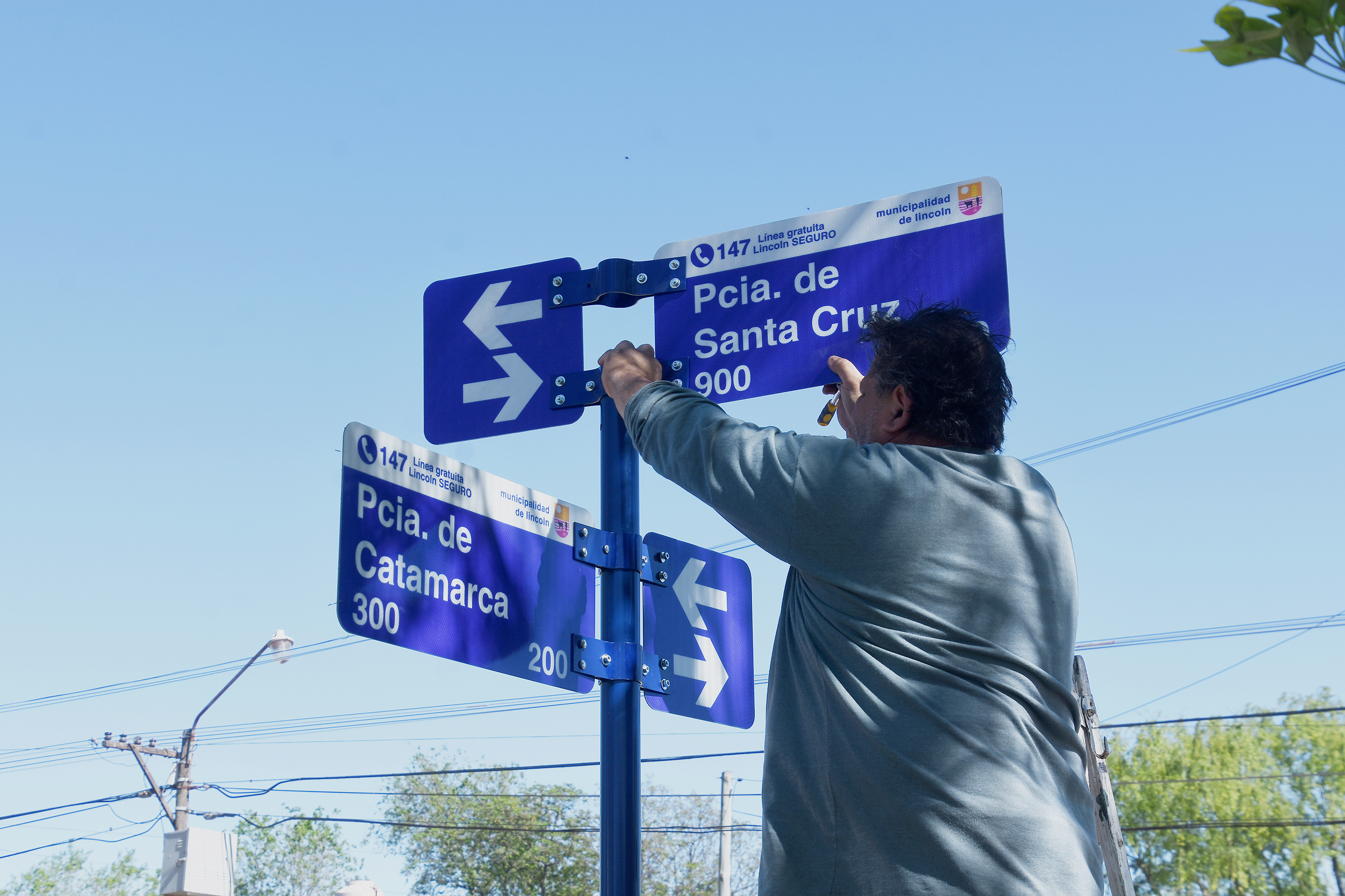 Ya colocan los nuevos carteles nomencladores