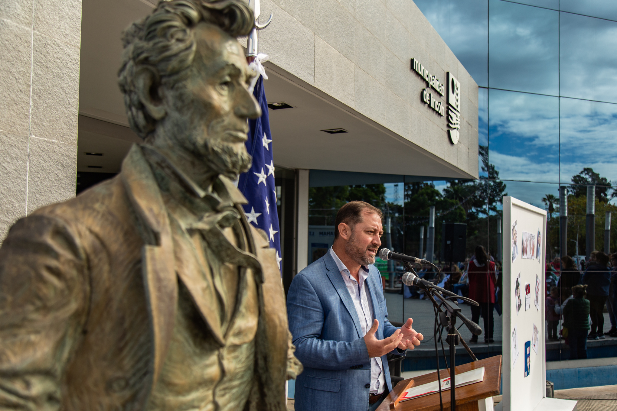 Sentido homenaje a Abraham Lincoln en el 158° aniversario de su fallecimiento