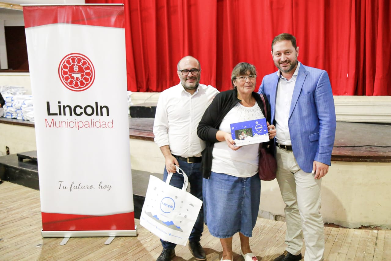 Se entregaron las primeras 250 tablets del programa “+ Simple”