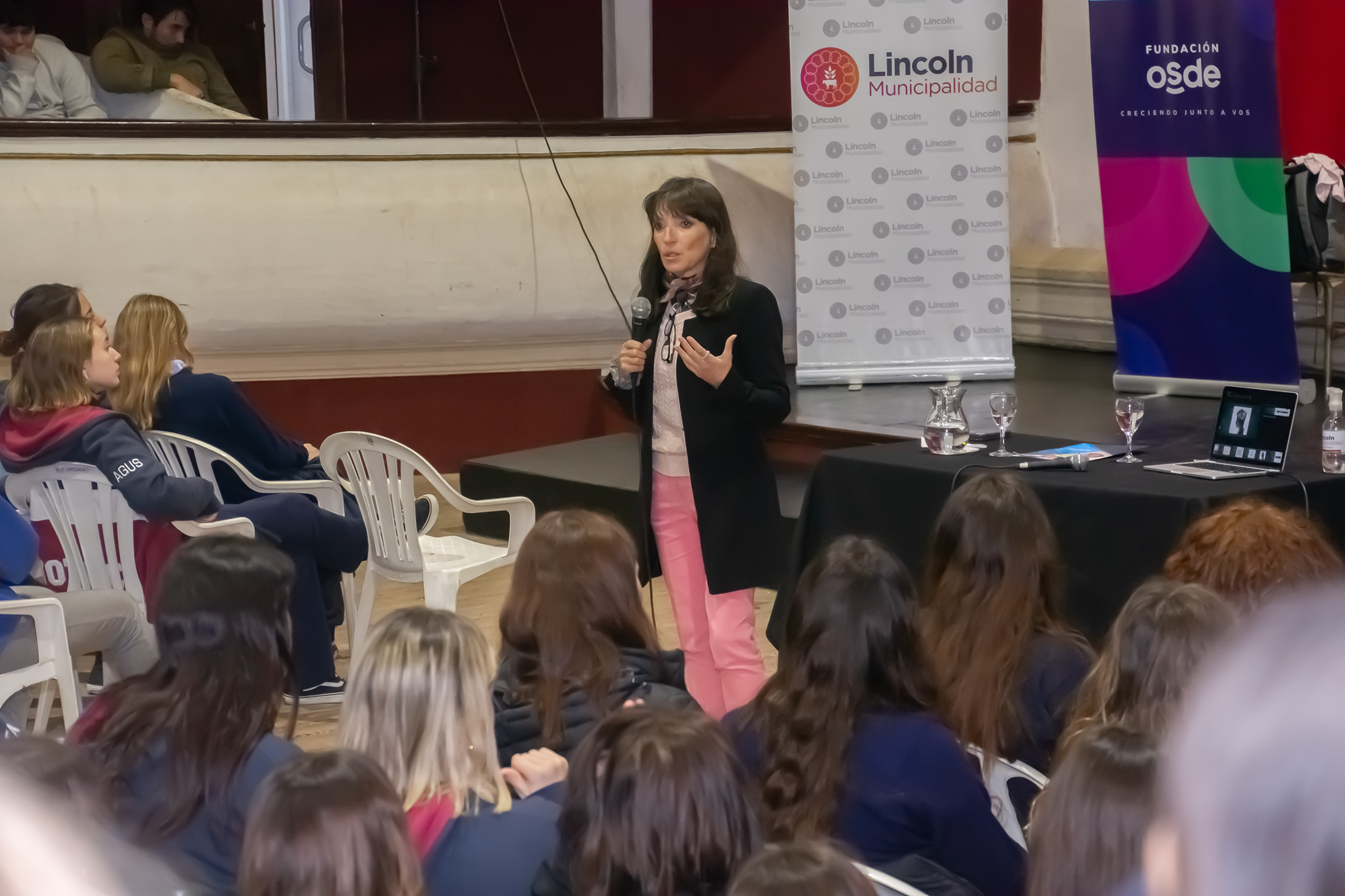 Con amplia convocatoria, se desarrollaron charlas sobre adicciones y, otra, sobre “burnout”