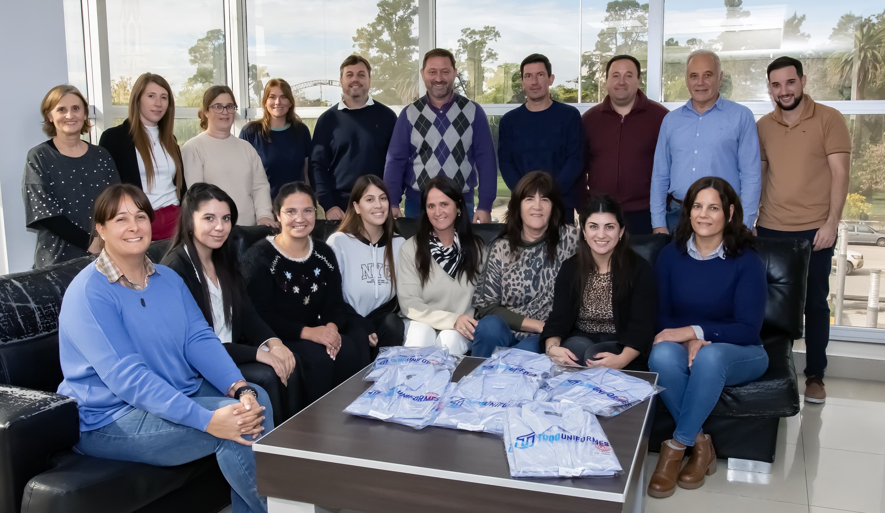 Entrega de indumentaria de trabajo para personal municipal